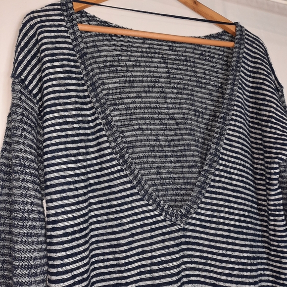 FREE PEOPLE Oversized Striped Long Pullover Top Lightweight Sweater Navy White S - Picture 8 of 12